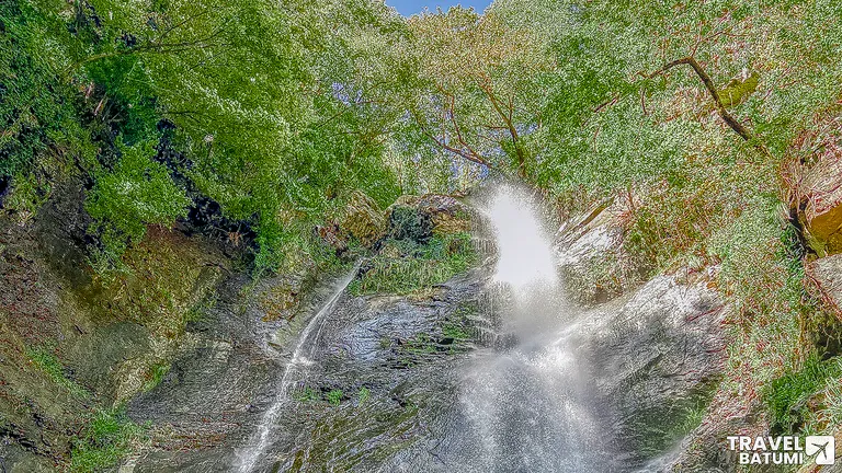 Водопад Махунцети